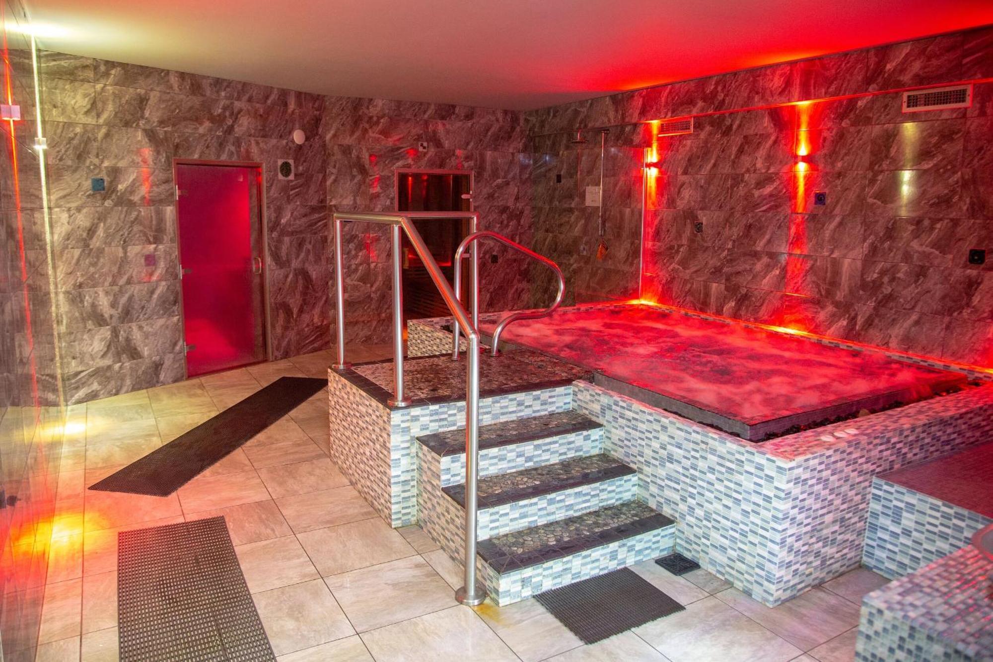 Forest Pines Lodge Боунес-он-Уиндермер Экстерьер фото
